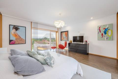 Moradia individual com Piscina terreno de 2661 m2 em Aveleda, Vila do Conde