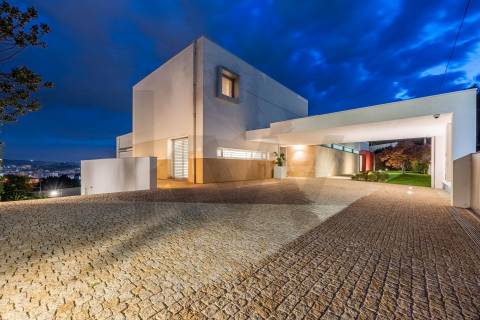 Moradia de Luxo T4 com 746m2 de Área no Parque Natural das Sete Fontes em S. Victor, Braga