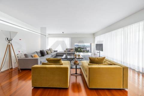 Moradia de Luxo T4 com 746m2 de Área no Parque Natural das Sete Fontes em S. Victor, Braga