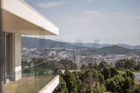 Moradia de Luxo T4 com 746m2 de Área no Parque Natural das Sete Fontes em S. Victor, Braga