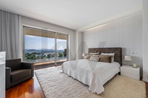 Moradia de Luxo T4 com 746m2 de Área no Parque Natural das Sete Fontes em S. Victor, Braga