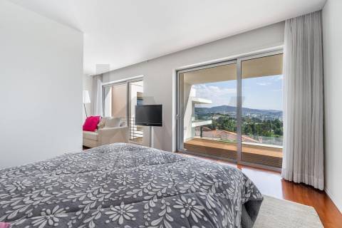 Moradia de Luxo T4 com 746m2 de Área no Parque Natural das Sete Fontes em S. Victor, Braga
