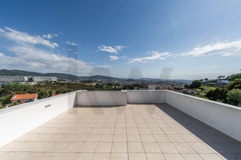 Moradia de Luxo T4 com 746m2 de Área no Parque Natural das Sete Fontes em S. Victor, Braga