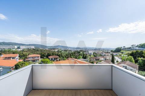 Moradia de Luxo T4 com 746m2 de Área no Parque Natural das Sete Fontes em S. Victor, Braga