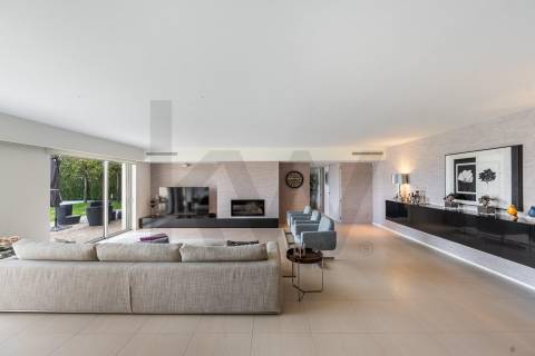 Moradia de Luxo T4 com 746m2 de Área no Parque Natural das Sete Fontes em S. Victor, Braga