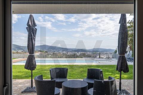 Moradia de Luxo T4 com 746m2 de Área no Parque Natural das Sete Fontes em S. Victor, Braga