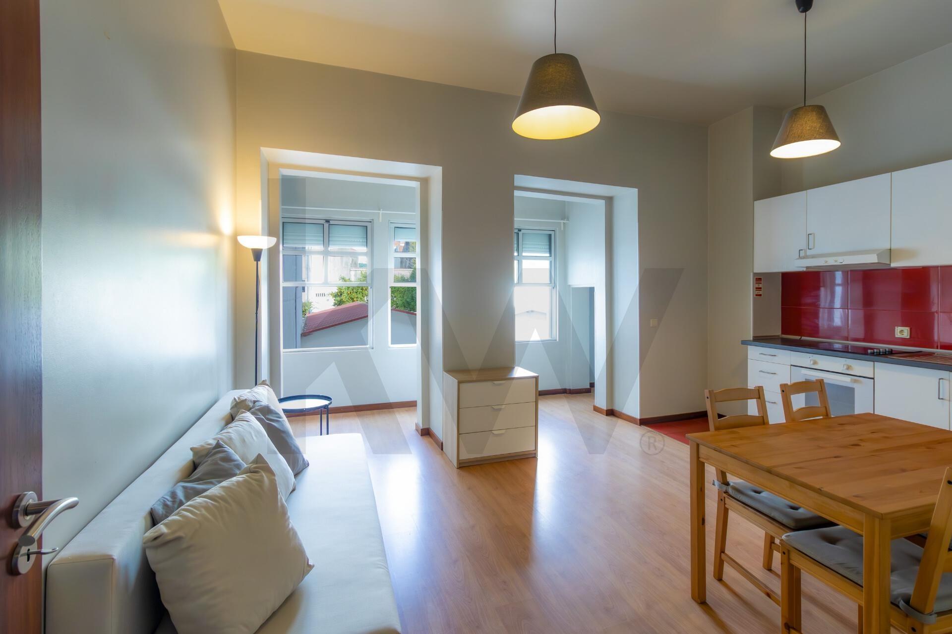 T1 Encantador no Coração do Porto – Reabilitado, Perfeito para Habitação Própria ou Investimento