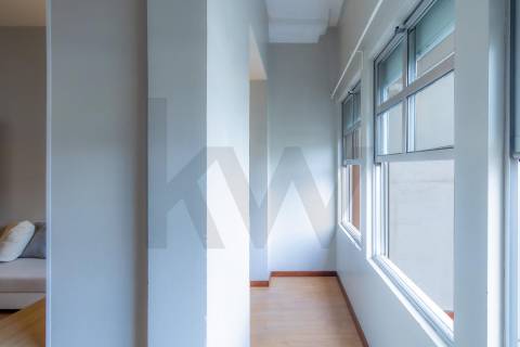 T1 Encantador no Coração do Porto – Reabilitado, Perfeito para Habitação Própria ou Investimento