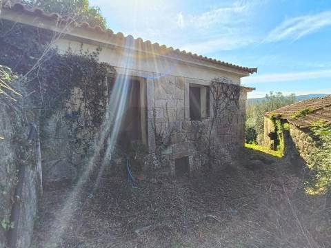 Quintinha com moradia para restauro - Covas - Vila Nova de Cerveira