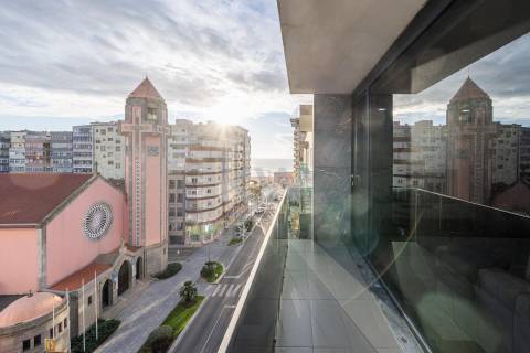 Fantástico apartamento T1 duplex remodelado e transformado em T4