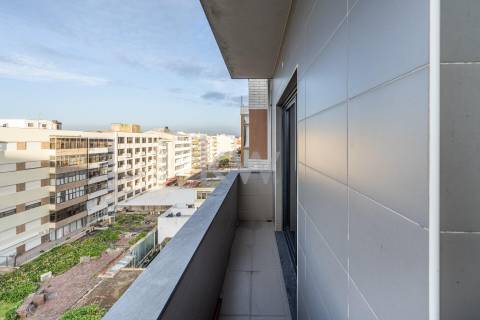 Fantástico apartamento T1 duplex remodelado e transformado em T4