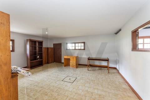 Moradia T4 com piscina e jardim em Fragoso