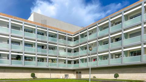Apartamento T4 com Terraço e Box Fechada para 2 carros, Cidade da Maia