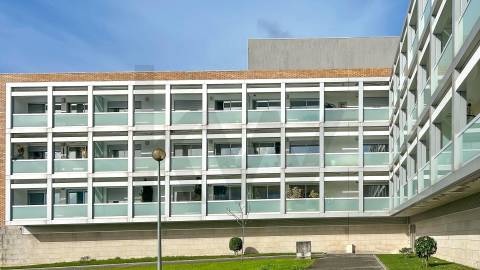 Apartamento T4 com Terraço e Box Fechada para 2 carros, Cidade da Maia