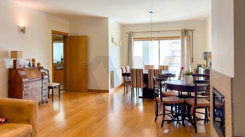 Apartamento T4 com Terraço e Box Fechada para 2 carros, Cidade da Maia