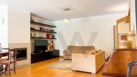 Apartamento T4 com Terraço e Box Fechada para 2 carros, Cidade da Maia