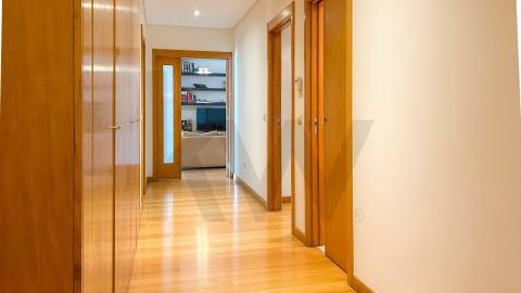 Apartamento T4 com Terraço e Box Fechada para 2 carros, Cidade da Maia