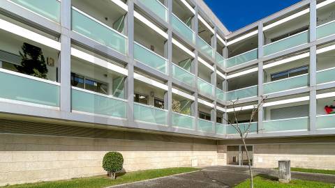 Apartamento T4 com Terraço e Box Fechada para 2 carros, Cidade da Maia
