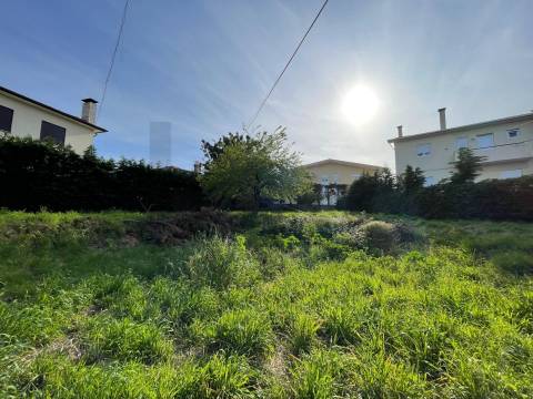 TERRENO PARA CONSTRUÇÃO COM 600 M2 - VILA DE CUCUJÃES, OLIVEIRA DE AZEMÉIS