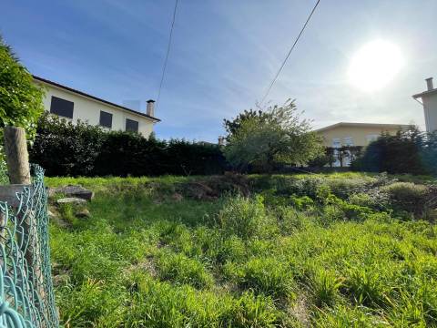 TERRENO PARA CONSTRUÇÃO COM 600 M2 - VILA DE CUCUJÃES, OLIVEIRA DE AZEMÉIS