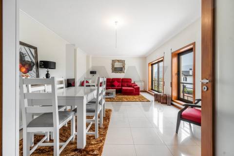 Apartamento T3 com elevador, garagem e 171M2 de Área útil
