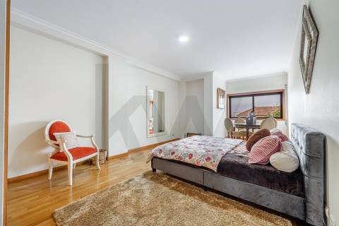 Apartamento T3 com elevador, garagem e 171M2 de Área útil