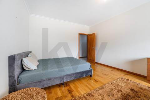 Apartamento T3 com elevador, garagem e 171M2 de Área útil