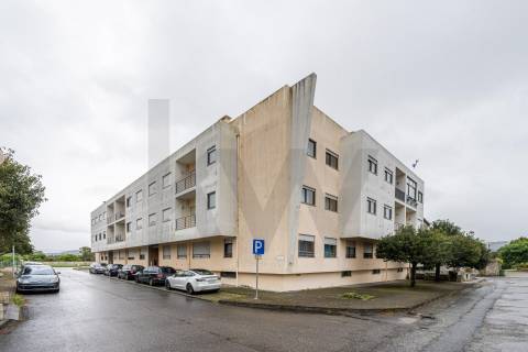 Apartamento T3 com elevador, garagem e 171M2 de Área útil