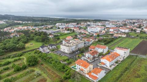 Apartamento T3 com elevador, garagem e 171M2 de Área útil