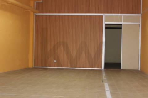 Armazém/ Garagem 1160 m2  perto da Rotunda da Boavista, Constituição, Carvalhido
