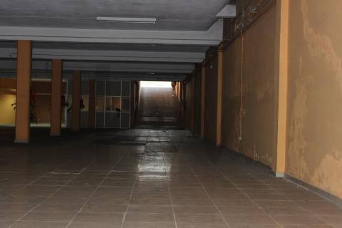 Armazém/ Garagem 1160 m2  perto da Rotunda da Boavista, Constituição, Carvalhido