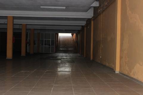 Armazém/ Garagem 1160 m2  perto da Rotunda da Boavista, Constituição, Carvalhido