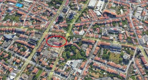 Armazém/ Garagem 1160 m2  perto da Rotunda da Boavista, Constituição, Carvalhido