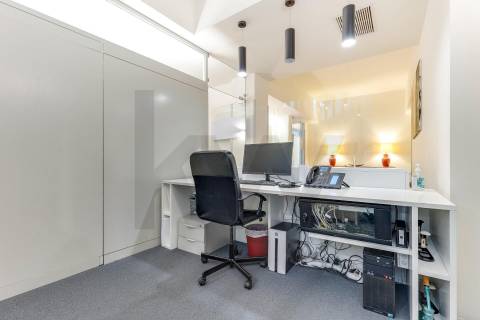 Escritório de Prestígio com 400m² na Praça da Galiza – Totalmente Renovado