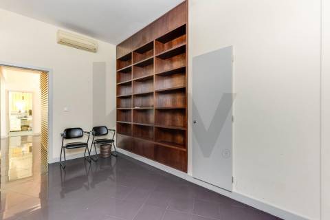 Escritório de Prestígio com 400m² na Praça da Galiza – Totalmente Renovado