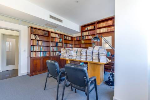 Escritório de Prestígio com 400m² na Praça da Galiza – Totalmente Renovado