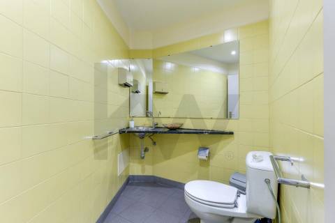 Escritório de Prestígio com 400m² na Praça da Galiza – Totalmente Renovado