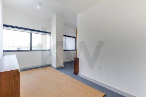 Escritório de Prestígio com 400m² na Praça da Galiza – Totalmente Renovado