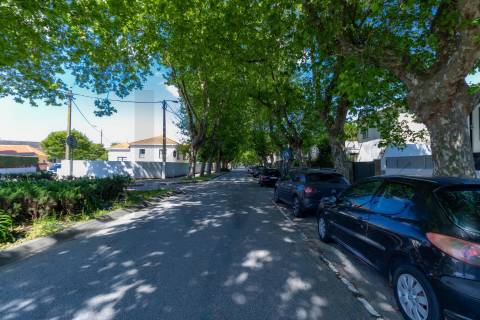 Terreno 1 700 m² — 1 ou 2 Moradias | Praia de Francelos