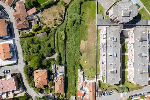 Terreno 1 700 m² — 1 ou 2 Moradias | Praia de Francelos