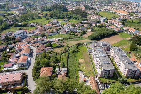Terreno 1 700 m² — 1 ou 2 Moradias | Praia de Francelos