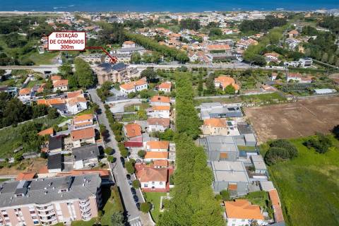 Terreno 1 700 m² — 1 ou 2 Moradias | Praia de Francelos