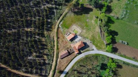 Terreno com 1.500m² – Enxames, Fundão | Ruína e Palheiro 
