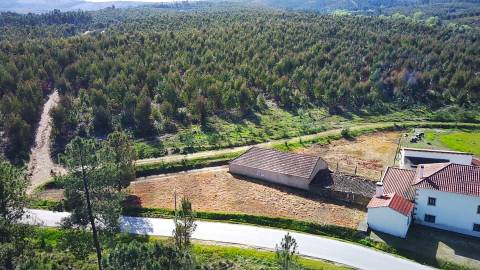 Terreno com 1.500m² – Enxames, Fundão | Ruína e Palheiro 