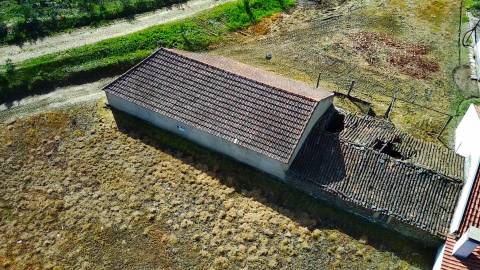 Terreno com 1.500m² – Enxames, Fundão | Ruína e Palheiro 