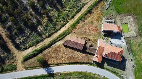 Terreno com 1.500m² – Enxames, Fundão | Ruína e Palheiro 