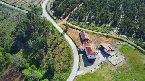 Terreno com 1.500m² – Enxames, Fundão | Ruína e Palheiro 
