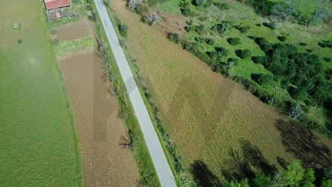  Dois Terrenos em Enxames – Fundão | 11.000m² com Ruína, Palheiro e Ribeira🏡