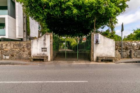 Quinta com História em Barcelinhos – Moradia T3 e Terreno