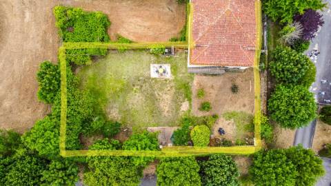 Quinta com História em Barcelinhos – Moradia T3 e Terreno